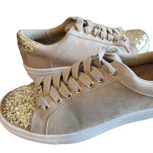 G by Guess Women's Nude and Gold Sneakers‎